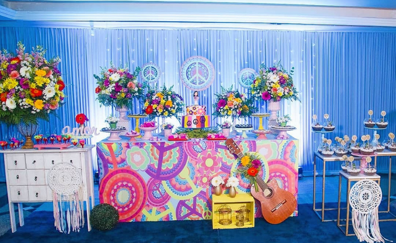 decoração 70 anos dourada