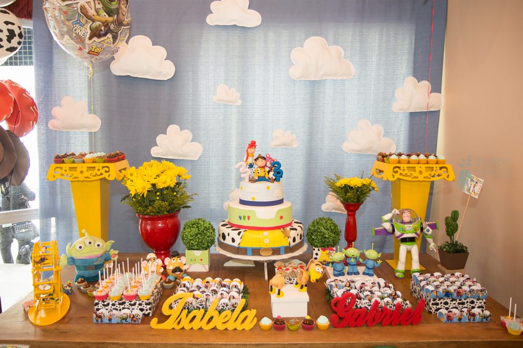 10 ideias de decoração de aniversário de gêmeas que você vai amar