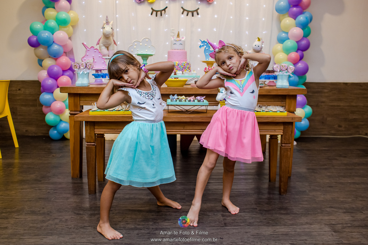 10 ideias de decoração de aniversário de gêmeas que você vai amar