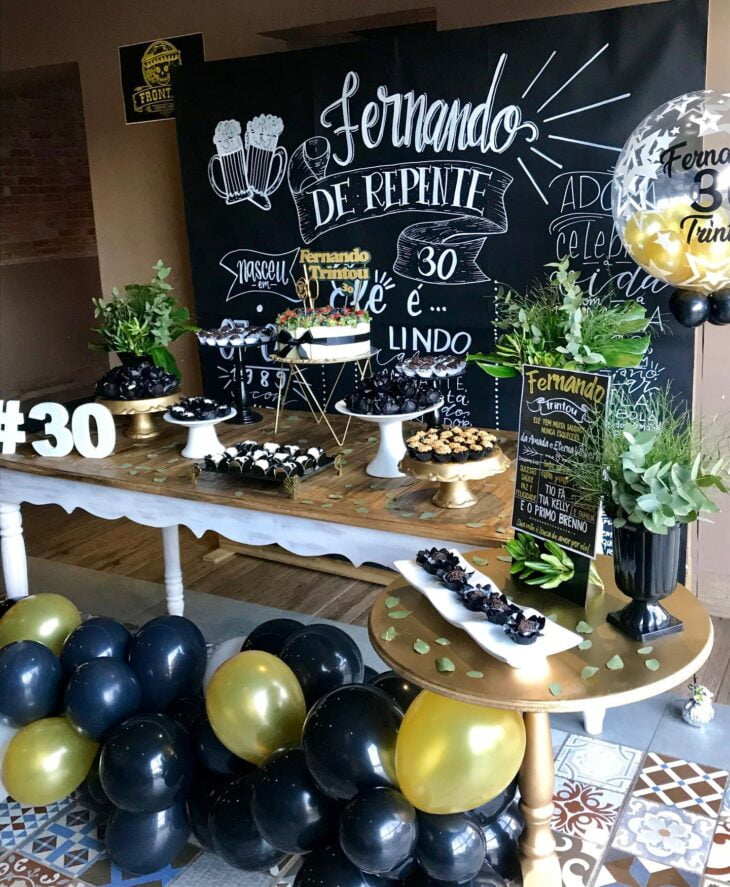decoração de aniversário de menino simples vs. temática