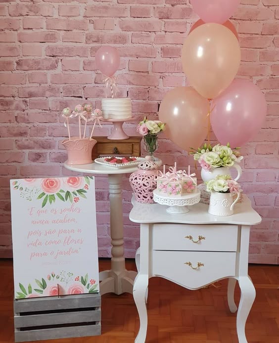 Mesa de Aniversário Feminino Simples: Ideias Criativas com Itens da Casa