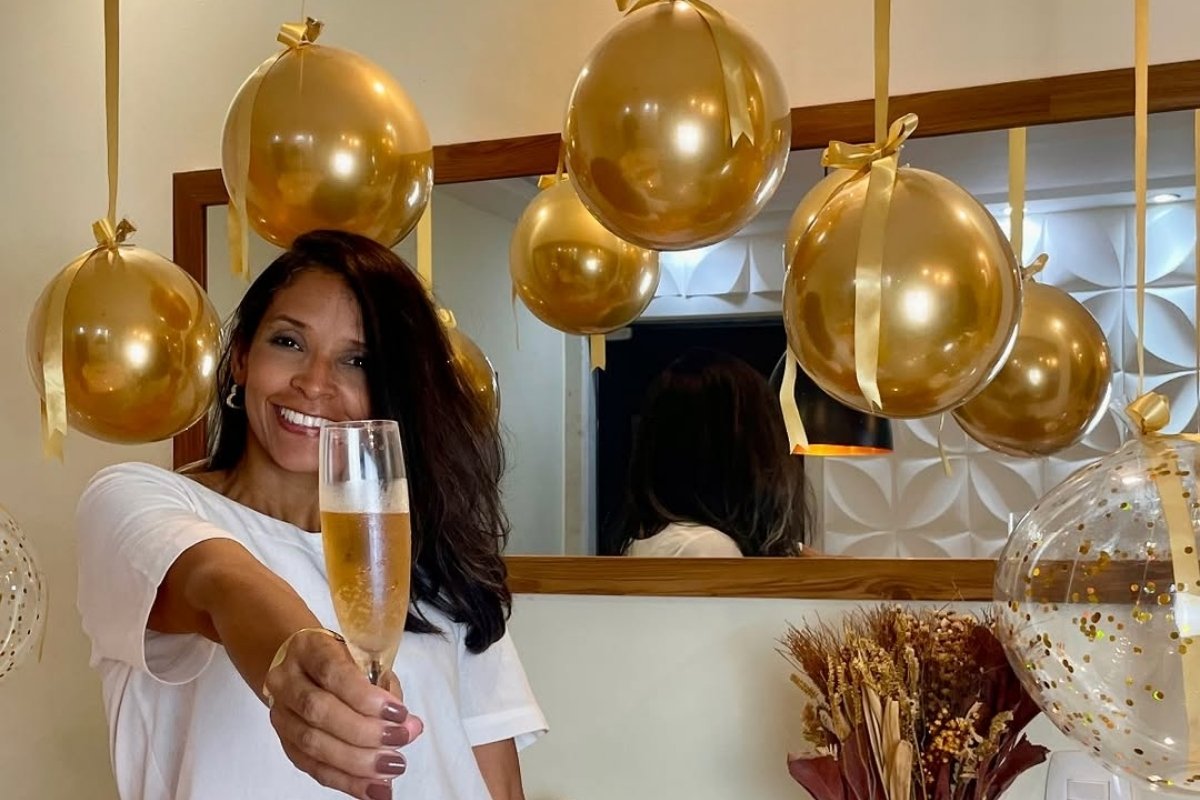 decoração de aniversário feminino vermelho e dourado