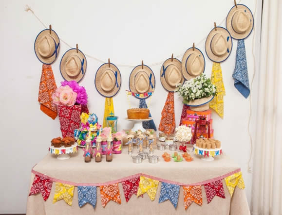 decoração junina simples ou sofisticada qual escolher