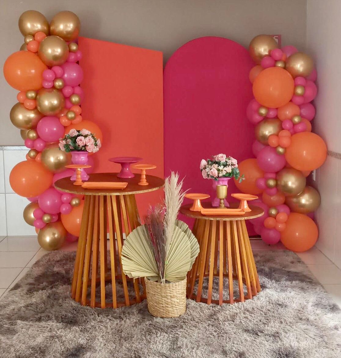 ideias de decoração de aniversário rosa e laranja para festa feminina