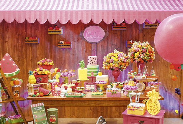 ideias de decoração de aniversário rosa e laranja para festa feminina