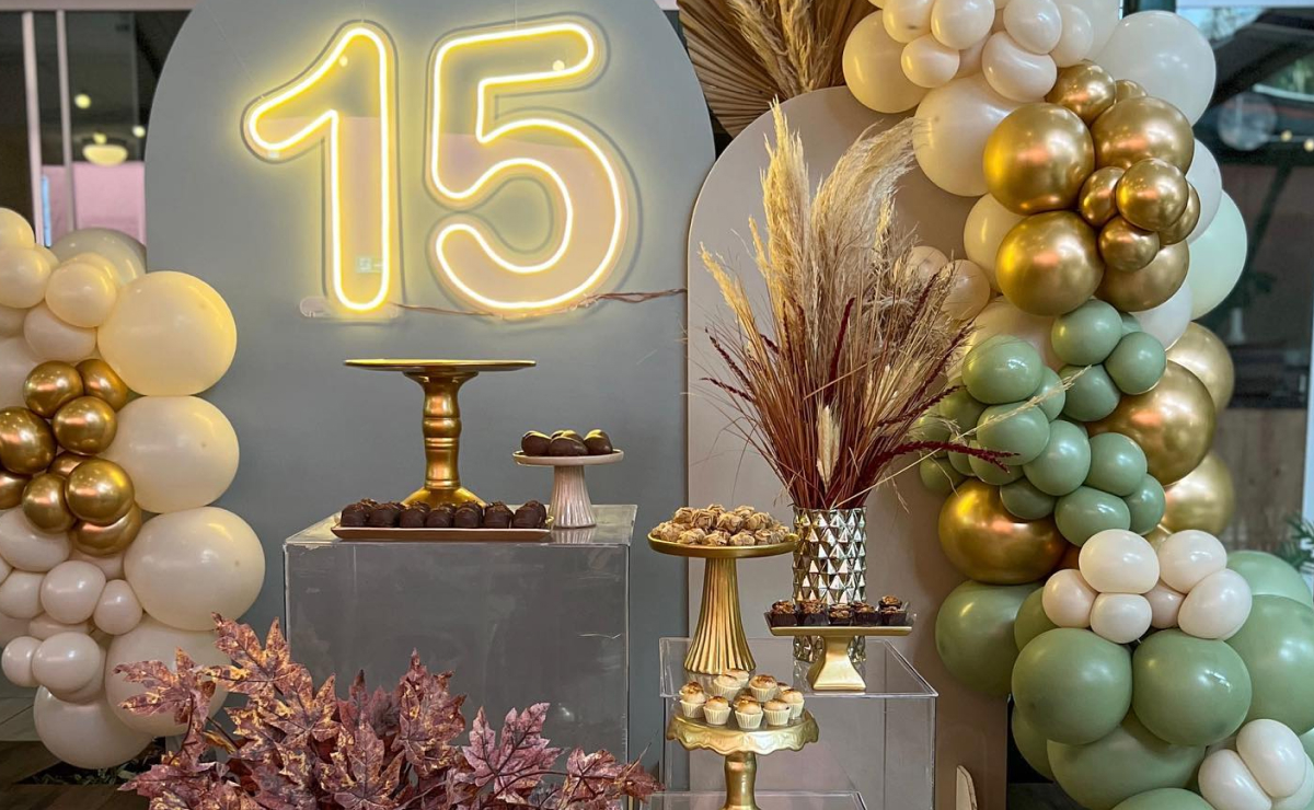 5 ideias de títulos:
1. Decoração de Festa DIY: Transforme sua Casa com Criatividade e Economia
2. Temas de Festa que Estão em Alta: Do Safari Chic ao Minimalismo
3. Festa Econômica: Dicas Infalíveis para Celebrar sem Gastar Muito
4. Decoração Afetiva: Use Itens de Casa para um Aniversário Inesquecível
5. Balões Criativos e Alternativas: Dicas para uma Decoração de Impacto