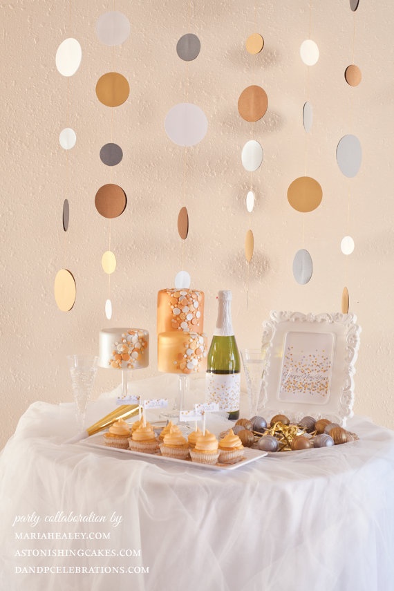 decoração de ano novo com papel crepom