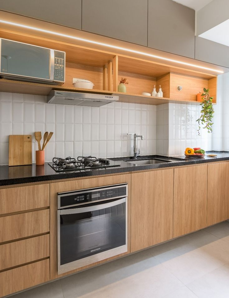 como decorar armário de cozinha pequeno com prateleiras