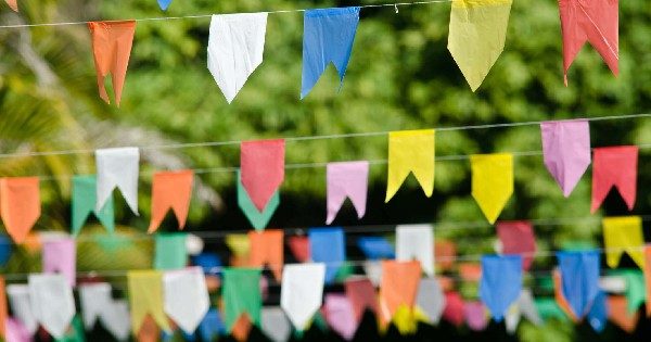 ideias criativas de bandeirolas para festa infantil