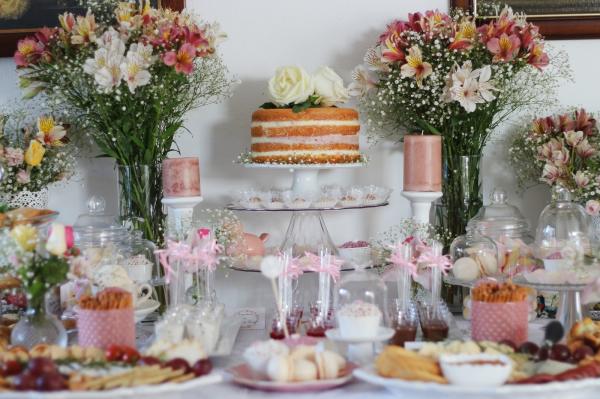 Batizado em casa: Dicas para uma decoração íntima e acolhedora