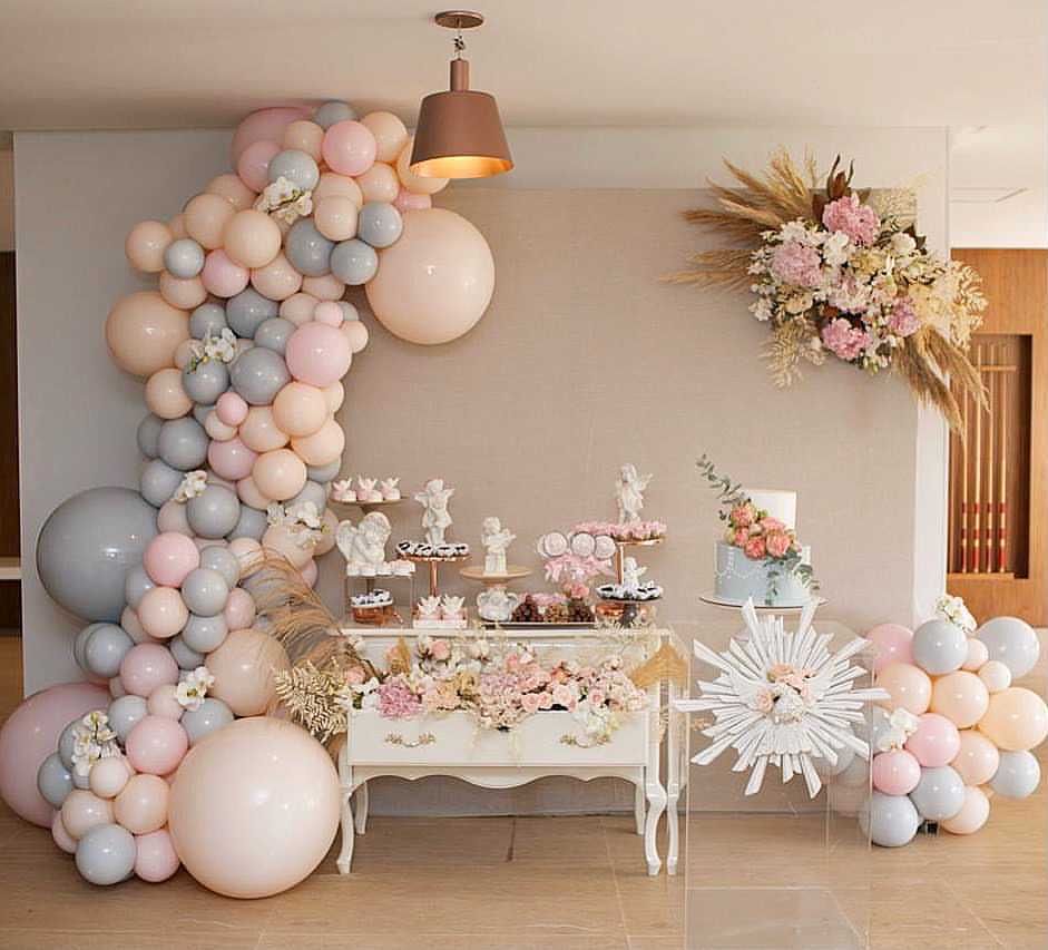 decoração batizado simples feminino com balões