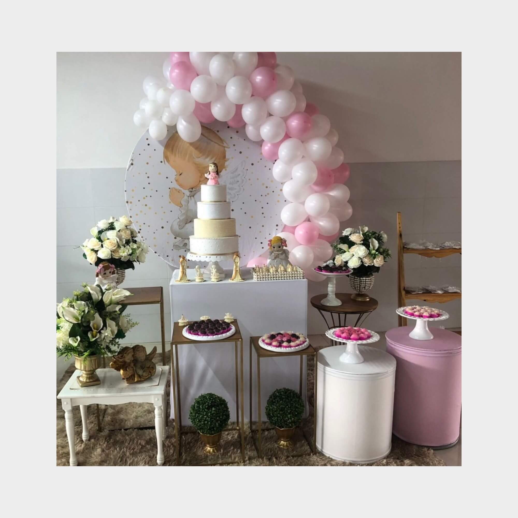 decoração batizado simples feminino rosa e branco