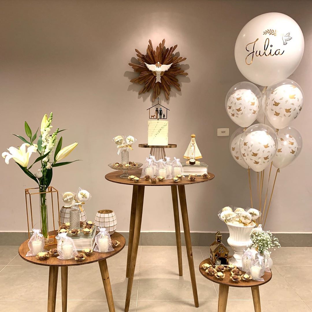 decoração batizado simples feminino mesa principal