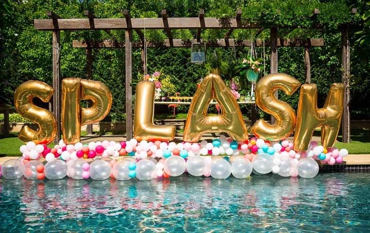 balão comum versus balão LED piscina