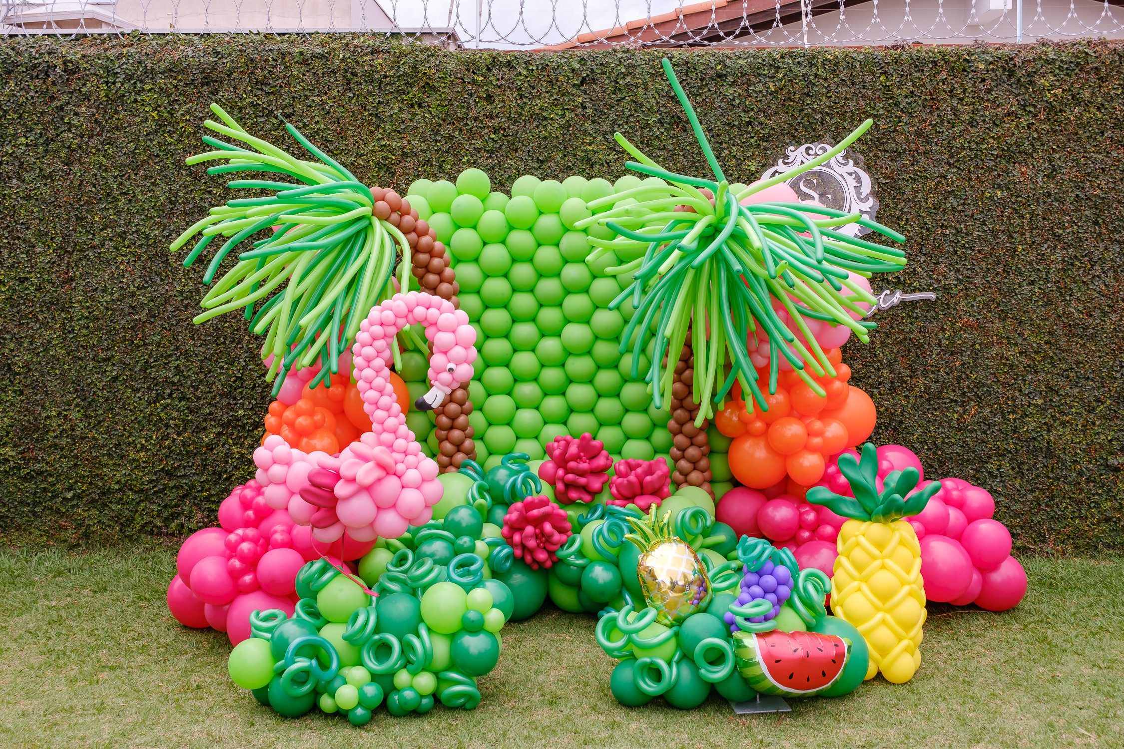 balão comum versus balão LED piscina