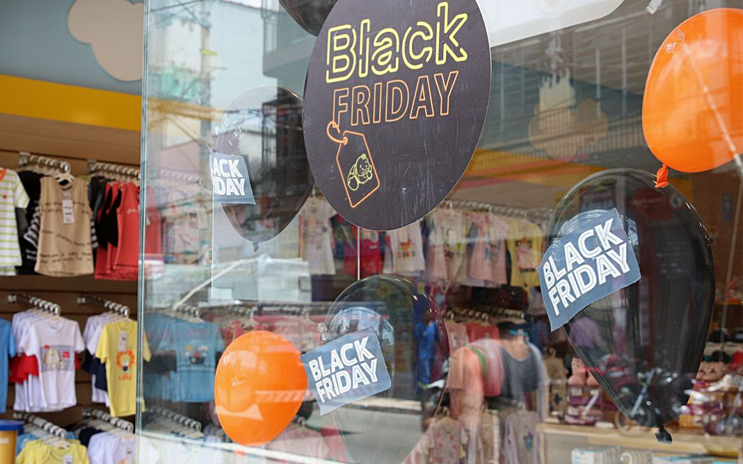 erros comuns na decoração de black friday que afastam clientes