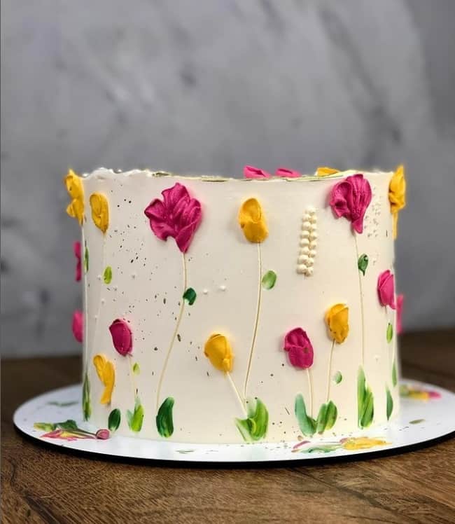 decoração de bolo com chantilly