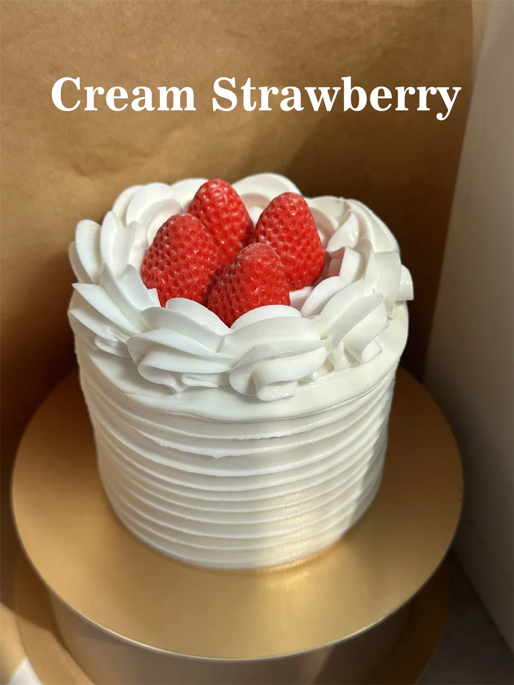 5 ideias de títulos:
1. Decoração de Bolo com Chantilly: Técnicas Essenciais para Iniciantes
2. Chantininho Perfeito: O Segredo para Bolos Incríveis
3. Espatulado Moderno vs. Trabalho com Bicos: Qual Escolher?
4. Frutas Frescas e Chantilly: Uma Combinação Refrescante e Deliciosa
5. Dicas de Ouro para um Acabamento de Confeitaria Profissional