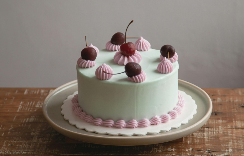 5 ideias de títulos:
1. Decoração de Bolo com Chantilly: Técnicas Essenciais para Iniciantes
2. Chantininho Perfeito: O Segredo para Bolos Incríveis
3. Espatulado Moderno vs. Trabalho com Bicos: Qual Escolher?
4. Frutas Frescas e Chantilly: Uma Combinação Refrescante e Deliciosa
5. Dicas de Ouro para um Acabamento de Confeitaria Profissional