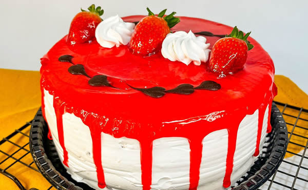 Segredos para um Naked Cake Perfeito com Morangos Frescos