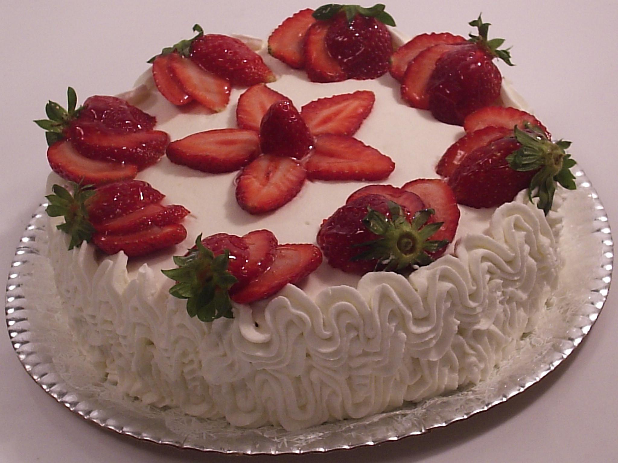 5 ideias de títulos:
1. Chantilly Perfeito: O Guia Definitivo para Decorar Bolos com Morangos
2. Morangos e Chantilly: Técnicas Criativas para um Bolo Inesquecível
3. Do Clássico ao Moderno: Estilos de Decoração com Chantilly e Morangos
4. Segredos do Chantininho: Como Fazer e Decorar Bolos Resistentes ao Calor
5. Dicas de Ouro: Evitando Erros na Decoração de Bolos com Frutas Frescas