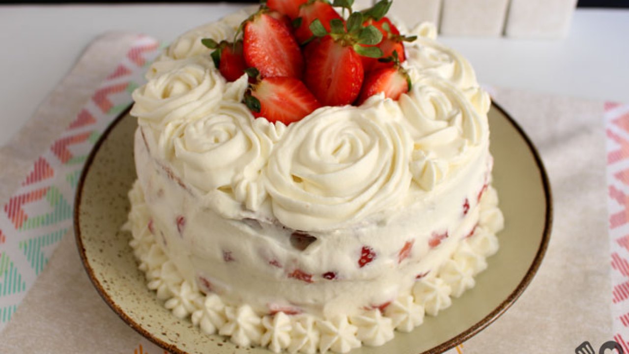 5 ideias de títulos:
1. Chantilly Perfeito: O Guia Definitivo para Decorar Bolos com Morangos
2. Morangos e Chantilly: Técnicas Criativas para um Bolo Inesquecível
3. Do Clássico ao Moderno: Estilos de Decoração com Chantilly e Morangos
4. Segredos do Chantininho: Como Fazer e Decorar Bolos Resistentes ao Calor
5. Dicas de Ouro: Evitando Erros na Decoração de Bolos com Frutas Frescas