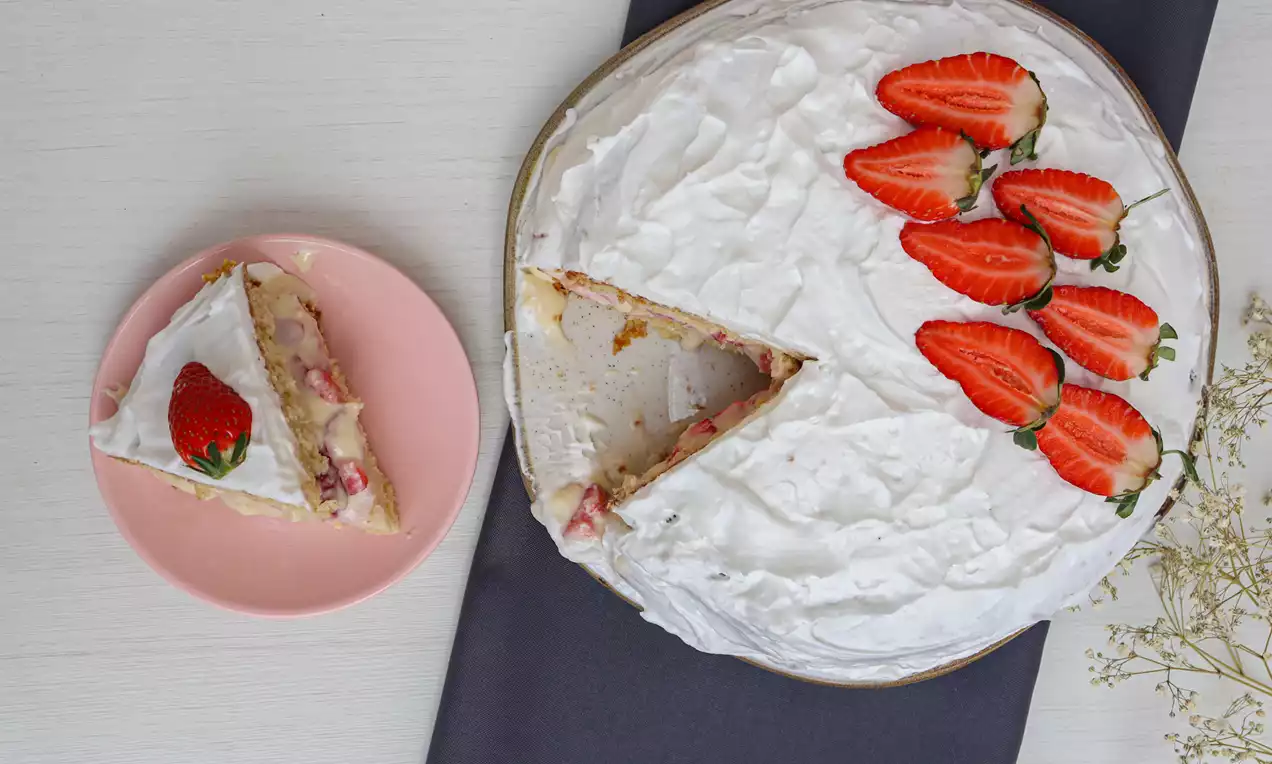 5 ideias de títulos:
1. Chantilly Perfeito: O Guia Definitivo para Decorar Bolos com Morangos
2. Morangos e Chantilly: Técnicas Criativas para um Bolo Inesquecível
3. Do Clássico ao Moderno: Estilos de Decoração com Chantilly e Morangos
4. Segredos do Chantininho: Como Fazer e Decorar Bolos Resistentes ao Calor
5. Dicas de Ouro: Evitando Erros na Decoração de Bolos com Frutas Frescas