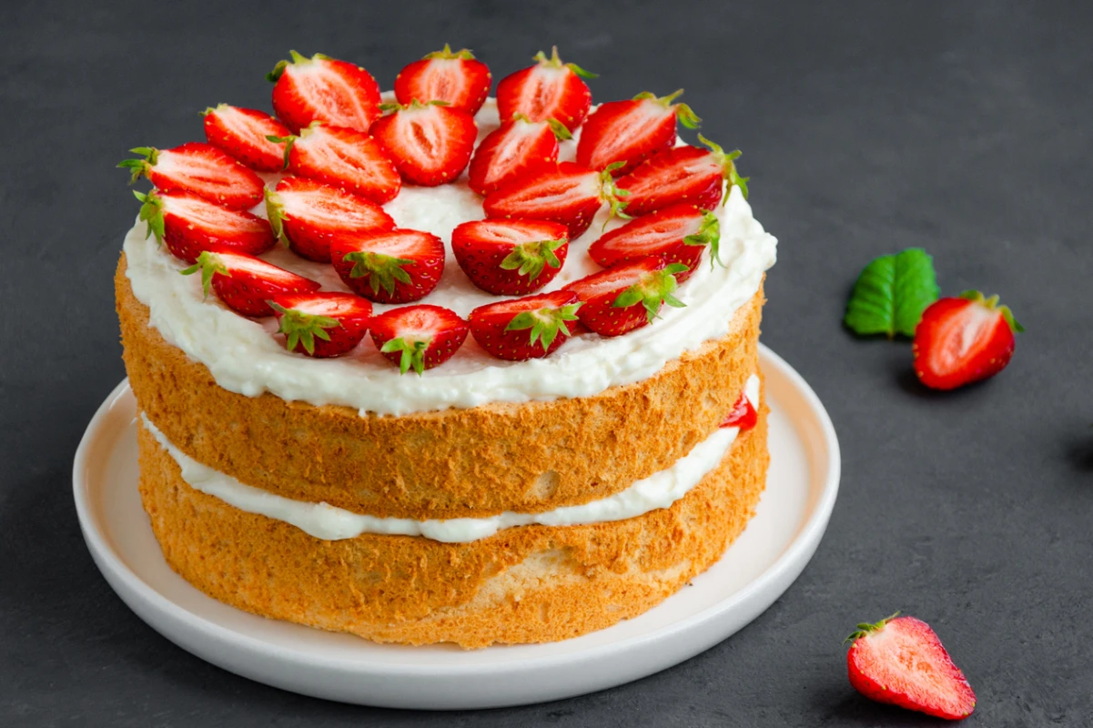 5 ideias de títulos:
1. Chantilly Perfeito: O Guia Definitivo para Decorar Bolos com Morangos
2. Morangos e Chantilly: Técnicas Criativas para um Bolo Inesquecível
3. Do Clássico ao Moderno: Estilos de Decoração com Chantilly e Morangos
4. Segredos do Chantininho: Como Fazer e Decorar Bolos Resistentes ao Calor
5. Dicas de Ouro: Evitando Erros na Decoração de Bolos com Frutas Frescas