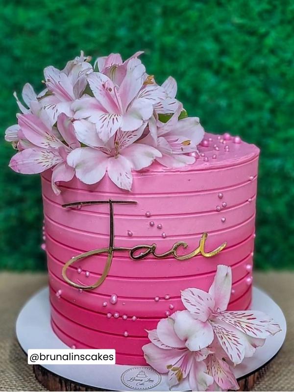 Decoração de Bolo Rosa e Dourado: Elegância para Festas Adultas