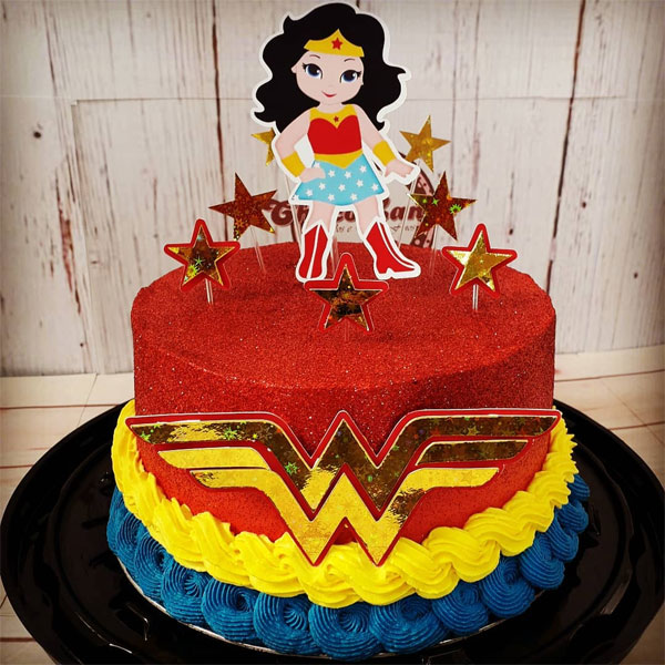 custo para decorar bolo feminino com chantilly