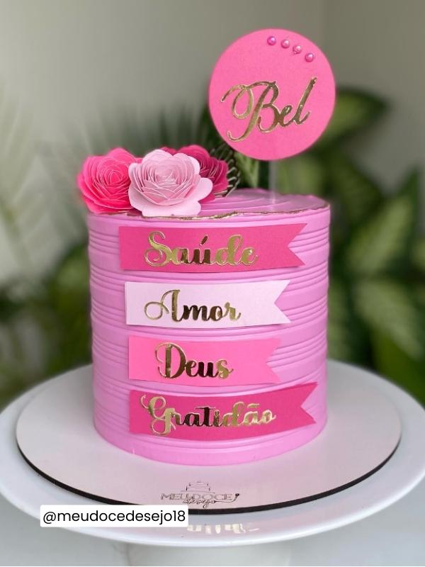 custo para decorar bolo feminino com chantilly