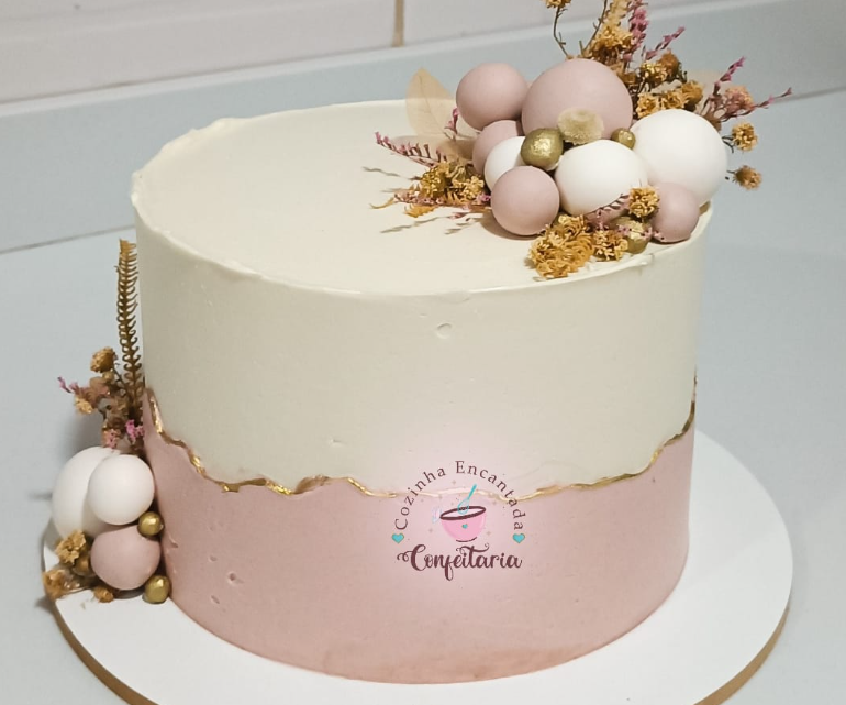 5 ideias de títulos para posts sobre decoração de bolos femininos:
1. Decoração de Bolo Feminino: Tendências e Ideias Simples para Encantar
2. Bolo Feminino dos Sonhos: Técnicas Fáceis para um Resultado Profissional
3. Flores