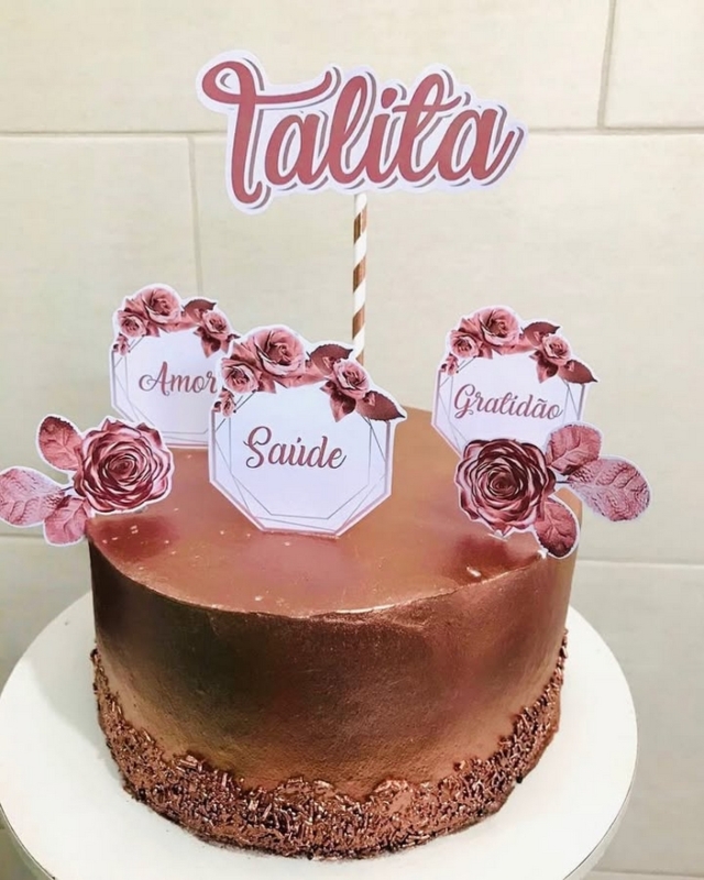 decoração de bolo feminino simples