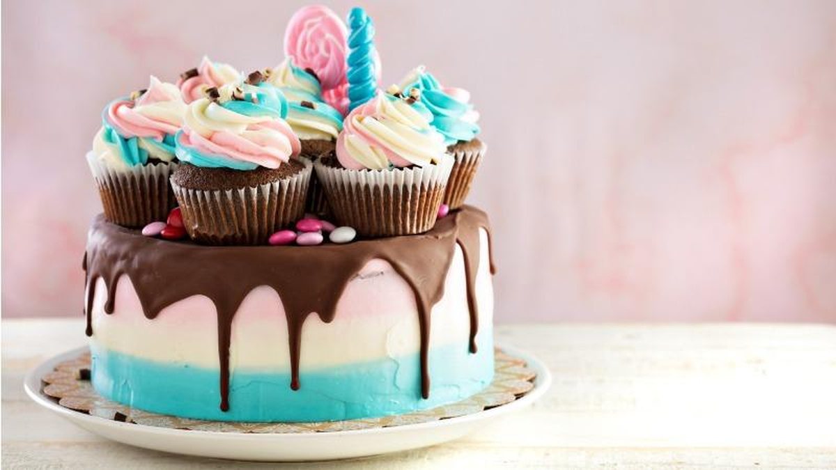 5 ideias de títulos para posts sobre decoração de bolos femininos:
1. Decoração de Bolo Feminino: Tendências e Ideias Simples para Encantar
2. Bolo Feminino dos Sonhos: Técnicas Fáceis para um Resultado Profissional
3. Flores