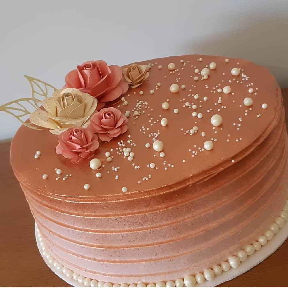 decoração de bolo feminino simples