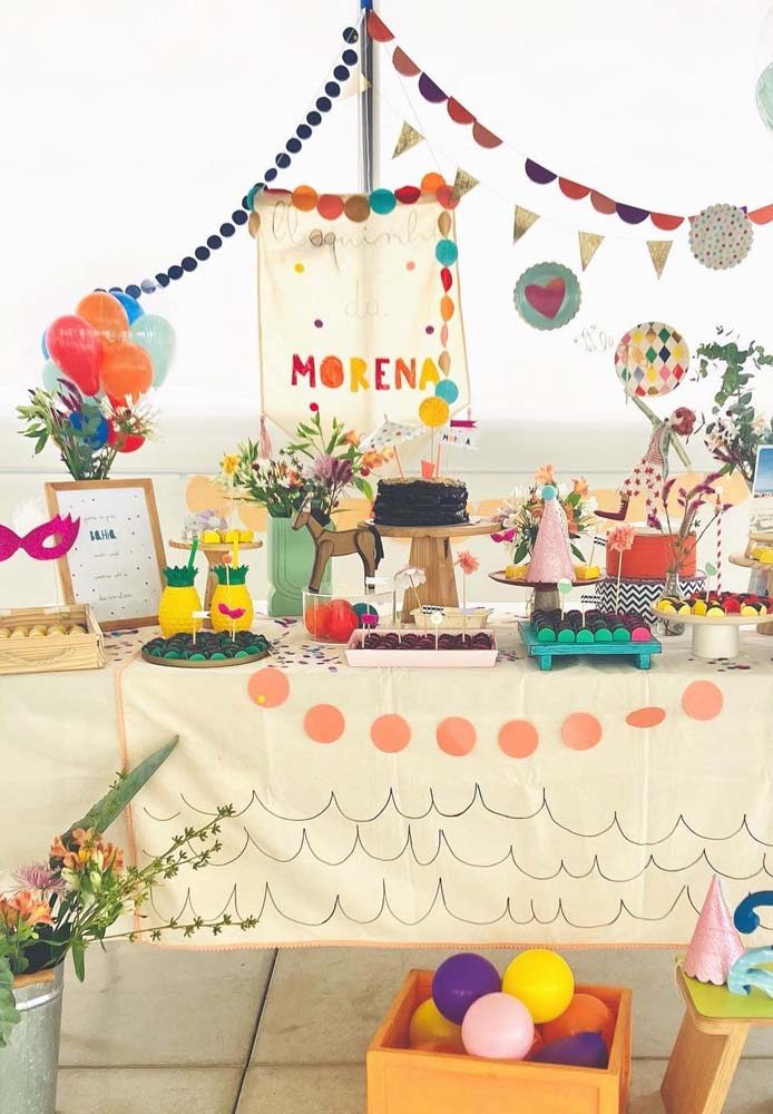 Materiais Baratos para uma Decoração de Carnaval Sustentável