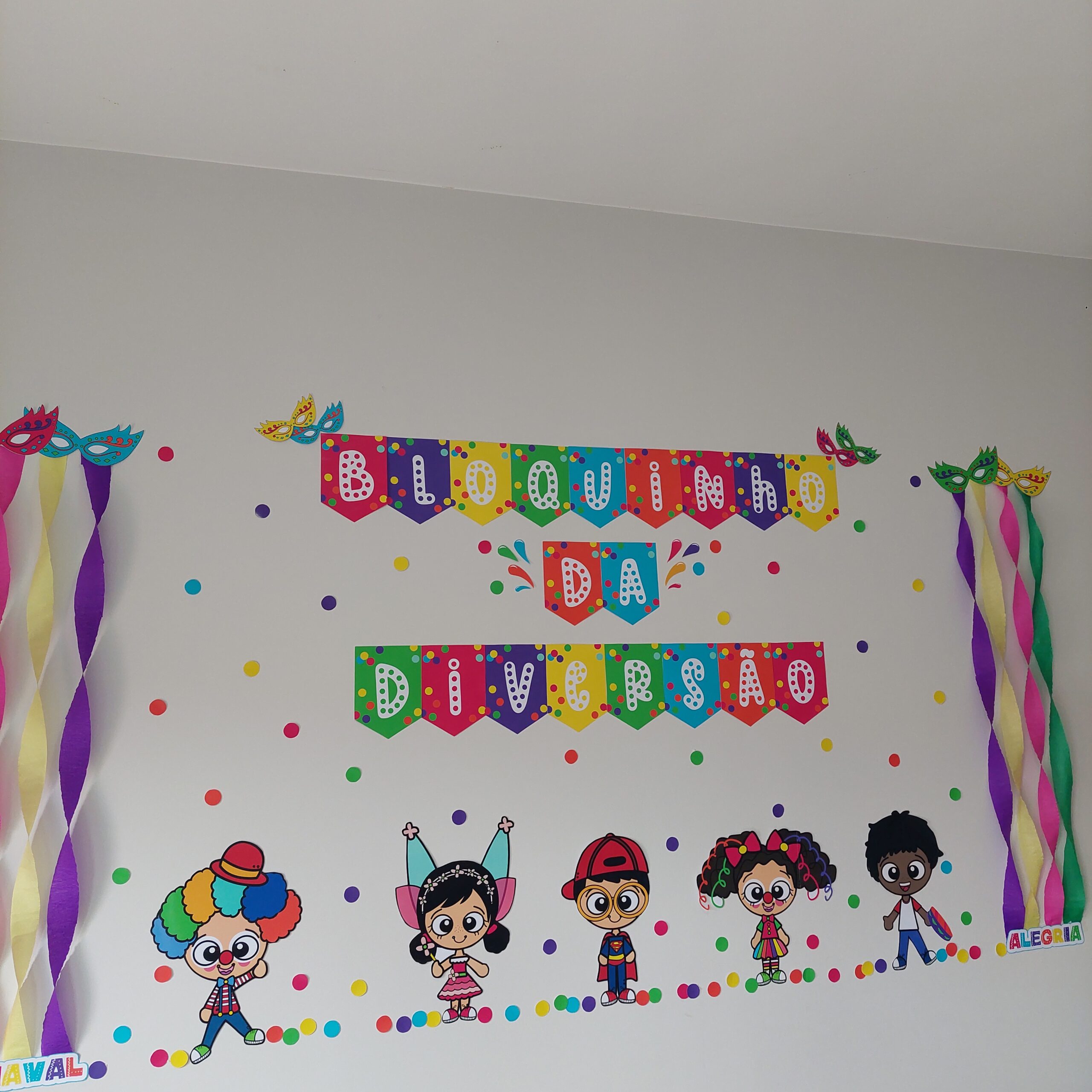 Decoração de Carnaval DIY: Flores, Serpentinas e Pompons com Papel Crepom