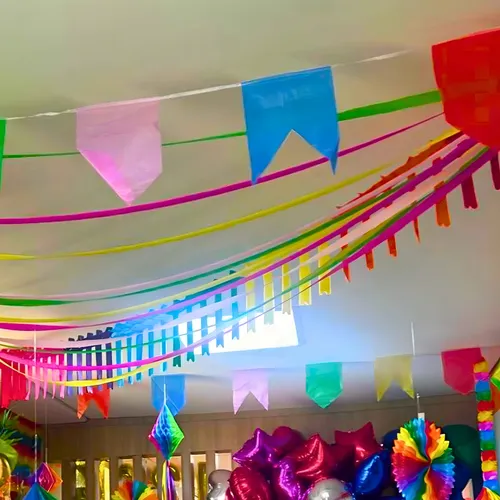 decoração de carnaval com papel crepom