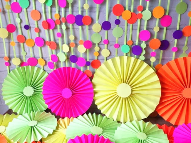 Transforme sua Casa: 7 Ideias Criativas de Enfeites de Carnaval com Papel Crepom