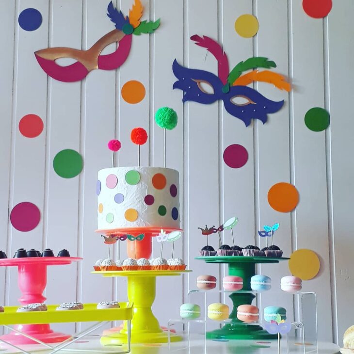 Passo a Passo: Como Fazer Cortinas e Painéis de Papel Crepom para o Carnaval