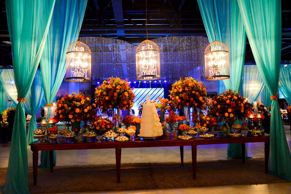 Decoração de Mesa Posta em Tons de Azul para Casamentos