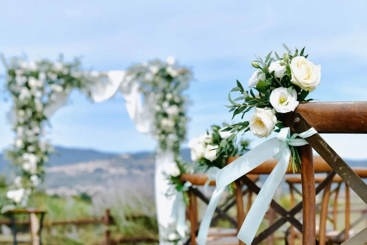 ideias de decoração de casamento com flores do campo