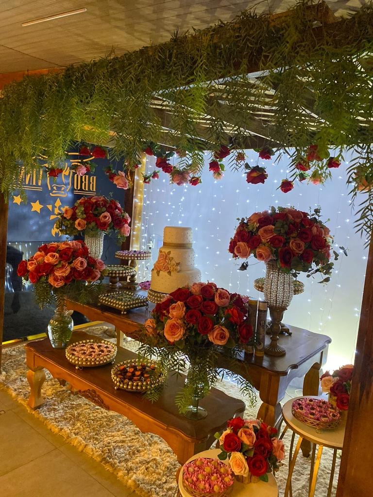 erros comuns na decoração de casamento com girassol e rosas vermelhas