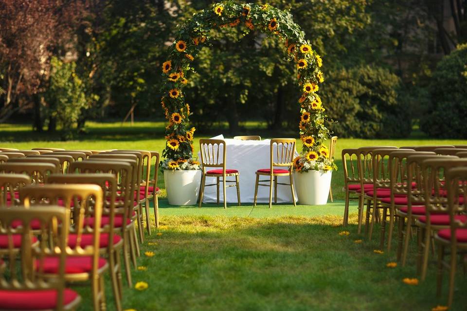 girassol e rosas vermelhas vs girassol e rosas brancas para casamento
