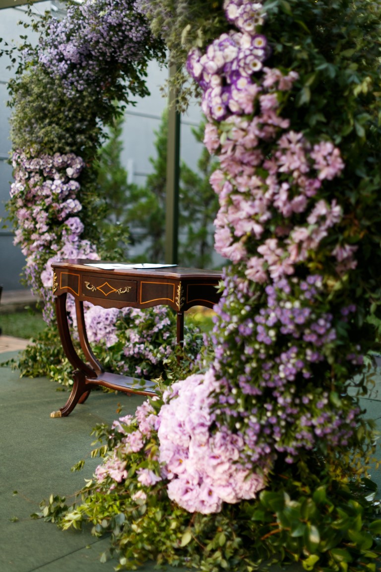 ideias de decoração de casamento lavanda simples para cerimônia