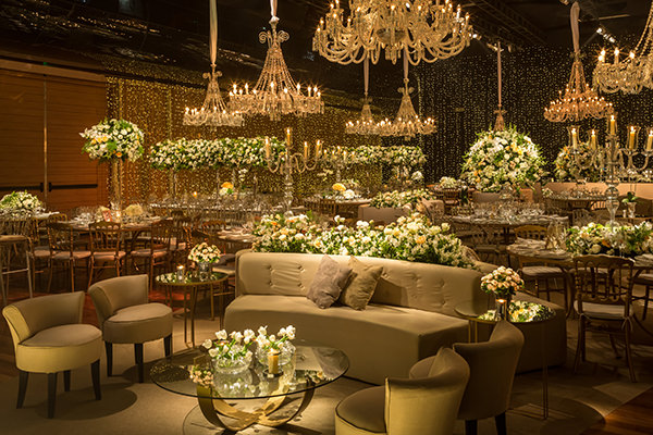 casamento preto e dourado vs casamento dourado e branco