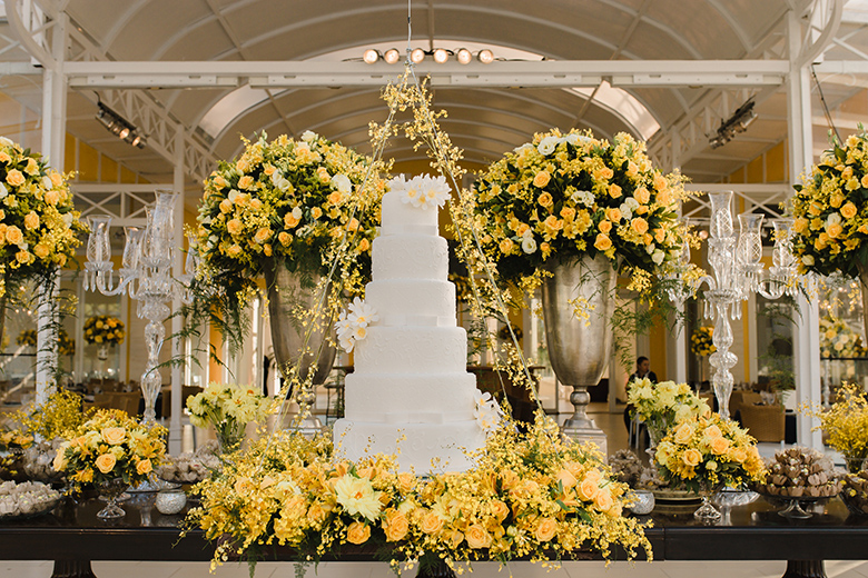 ideias de decoração de casamento simples com flores
