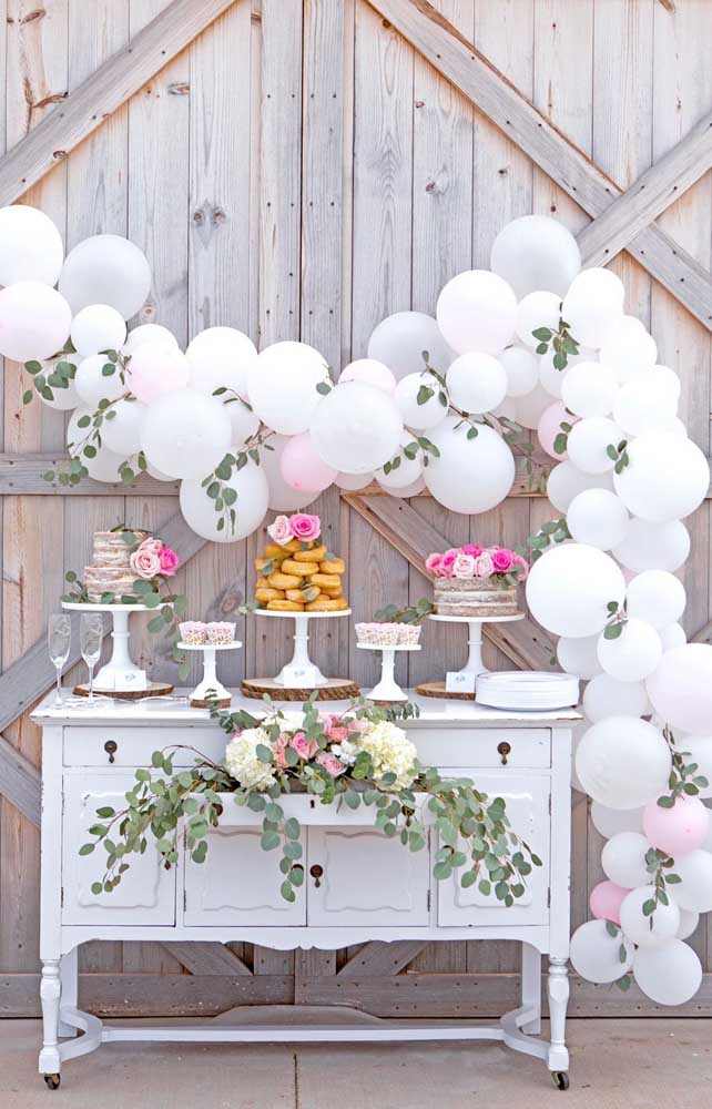 DIY: Como Criar uma Decoração de Casamento Deslumbrante com Pouco Dinheiro; Mini Wedding em Casa: Guia Completo para um Casamento Íntimo e Econômico; Flores da Estação e Iluminação Criativa: Segredos para um Casamento Barato; Mobiliário Rústico e Velas: Transforme seu Espaço em um Cenário de Sonho; Economize no Casamento: Dicas Essenciais para uma Decoração Inesquecível