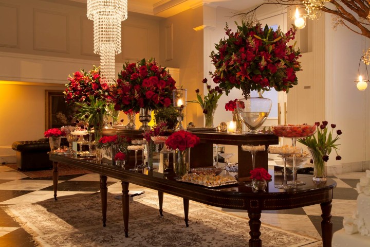 decoração de casamento vermelho e dourado