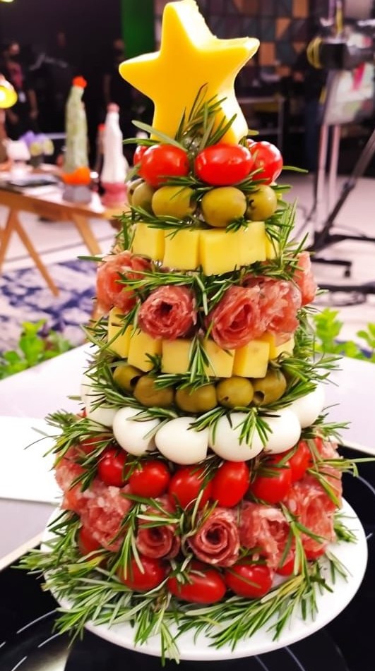 decoração de ceia de natal simples vs luxuosa